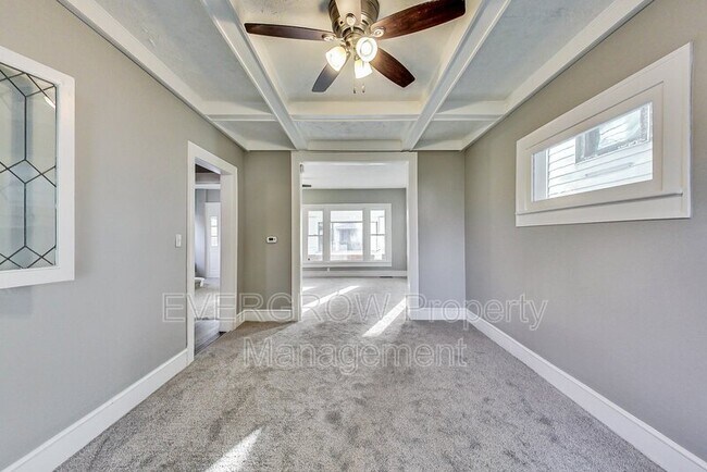Building Photo - 3470 N Kenwood Ave