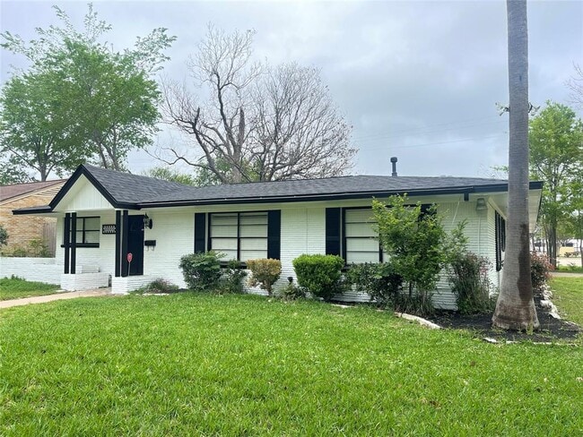 Building Photo - 9602 Val Verde St