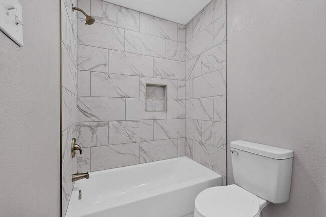 Building Photo - 7101 Cindy Dr NE