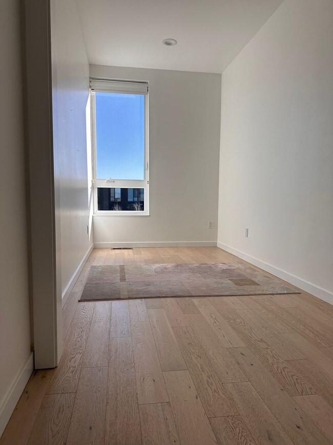 Building Photo - 3 Bedroom 3.5 Bath River Views - Walk to Old Mill