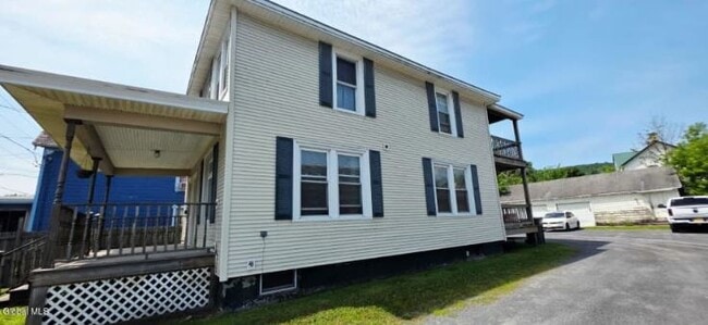 Building Photo - 198 Broadway