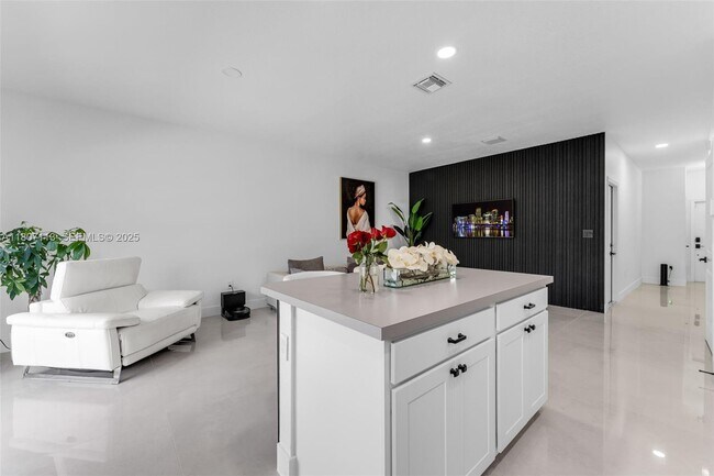 Building Photo - 617 SW 11th St