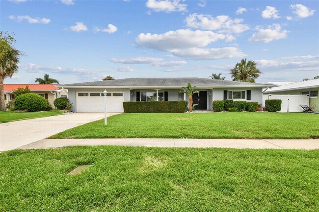 Building Photo - 3938 Versailles Dr