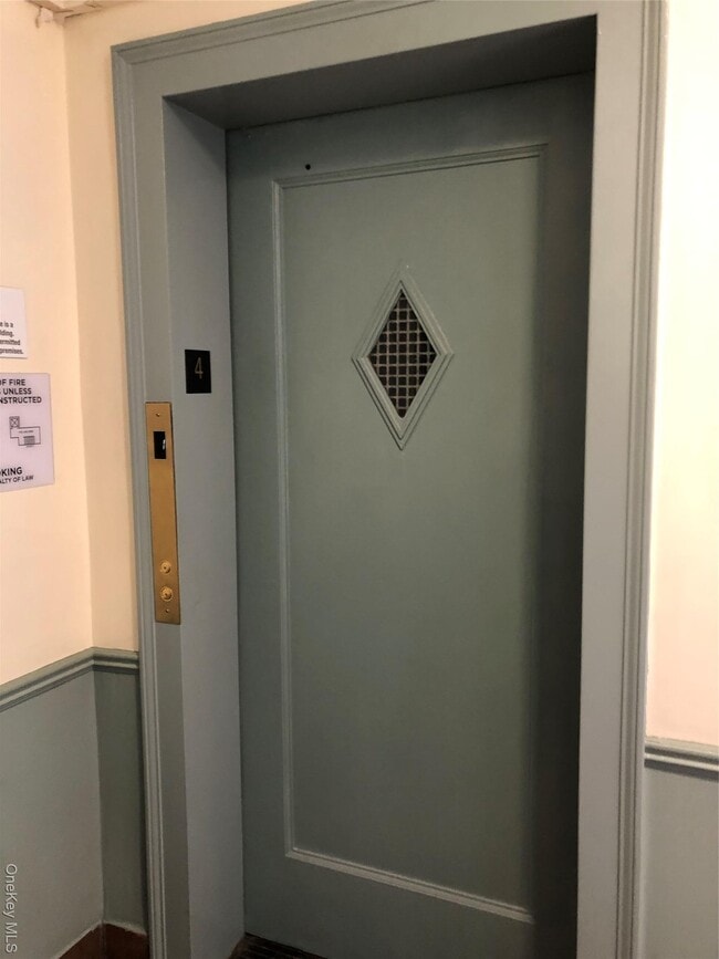 Building Photo - 474 W 238th St