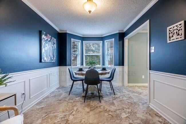 Building Photo - Available in Early August Attn: Pilots! 3BR 2BA Crashpad!