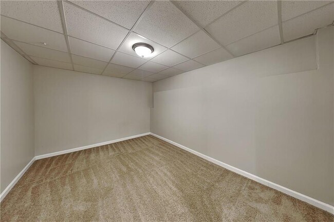 Building Photo - 202 Mill Creek Hollow
