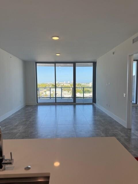 Building Photo - 220 Lake Shore Dr