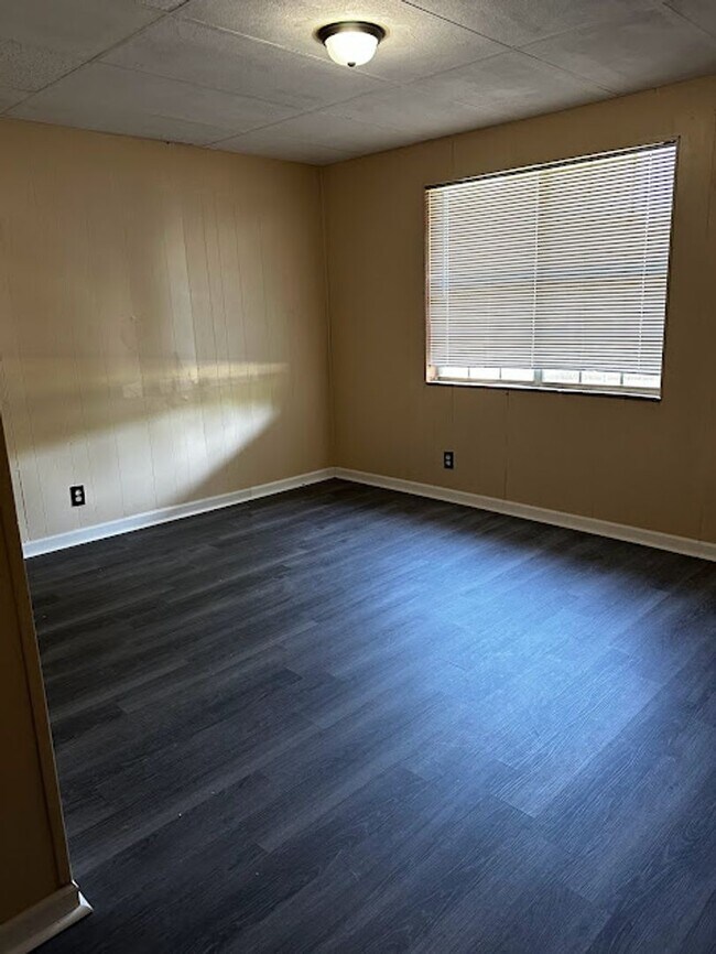 Building Photo - MOVE IN SPECIAL!! FIRST MONTH RENT FREE! CALL US TODAY!