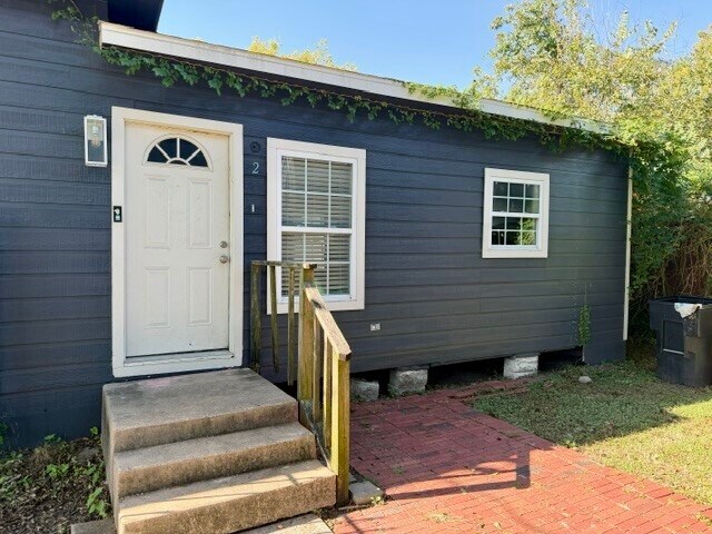 Building Photo - 808 Oakhurst St