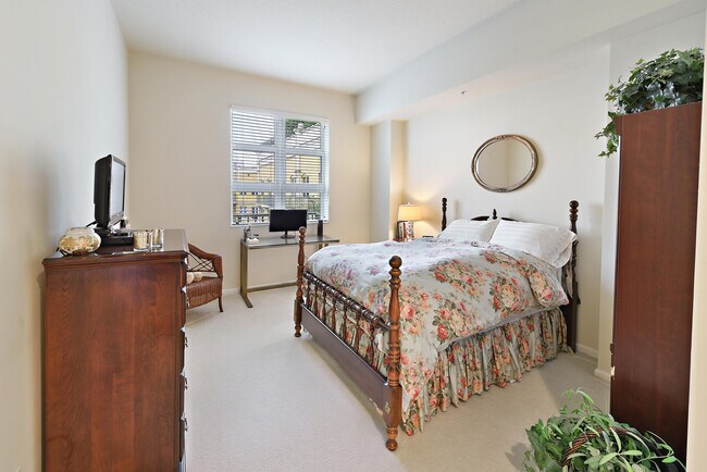 Building Photo - 403 S Sapodilla Ave