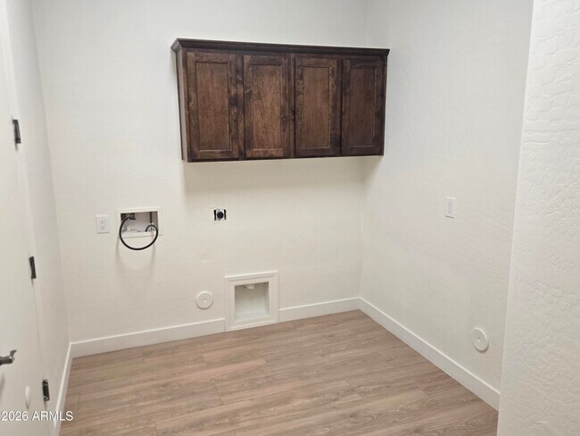 Building Photo - 20849 W Werner Pl
