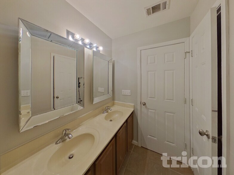 Building Photo - 7457 Mistydawn Dr