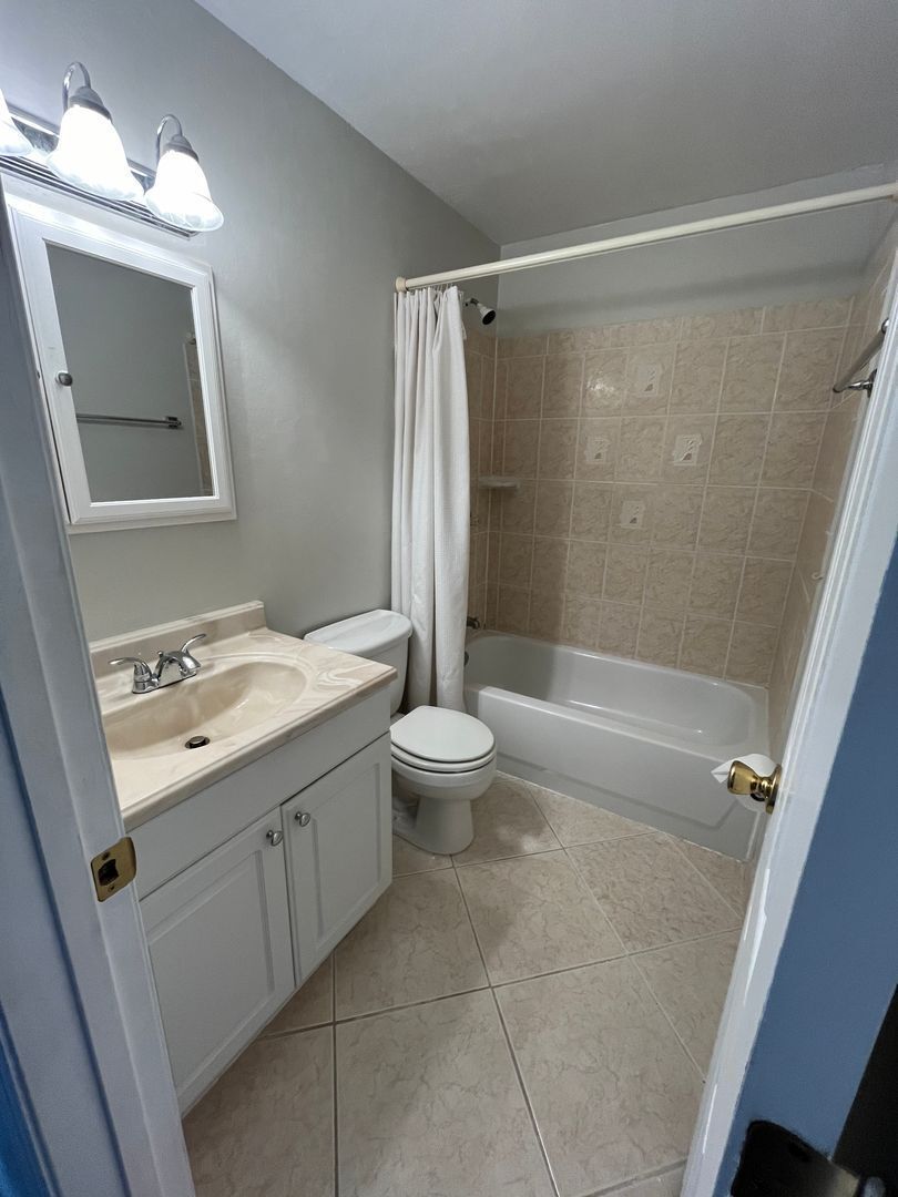 Building Photo - 525 Conway Rd