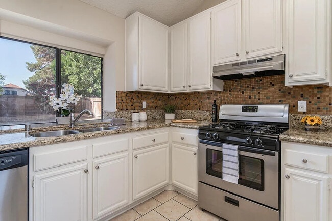 Building Photo - 5100 Cliff Rose Dr