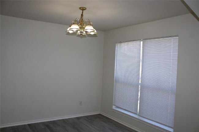 Building Photo - 1706 Caravan Trail