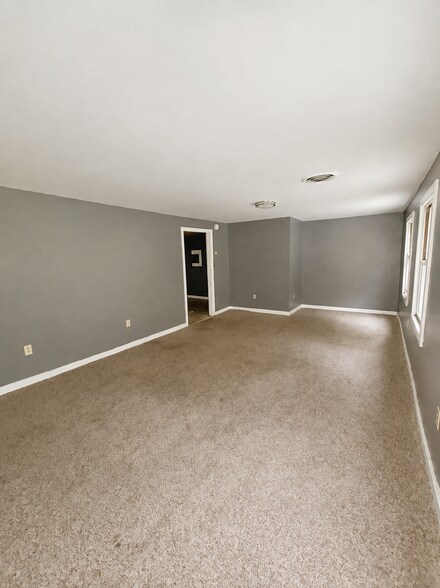 Building Photo - 735 Burden Ave