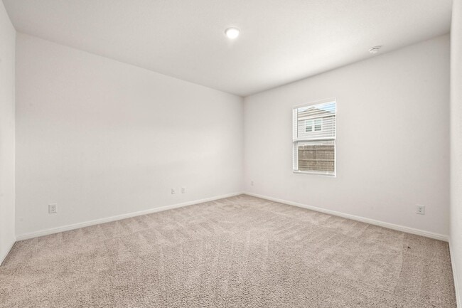 Building Photo - 473 Thistle Ln