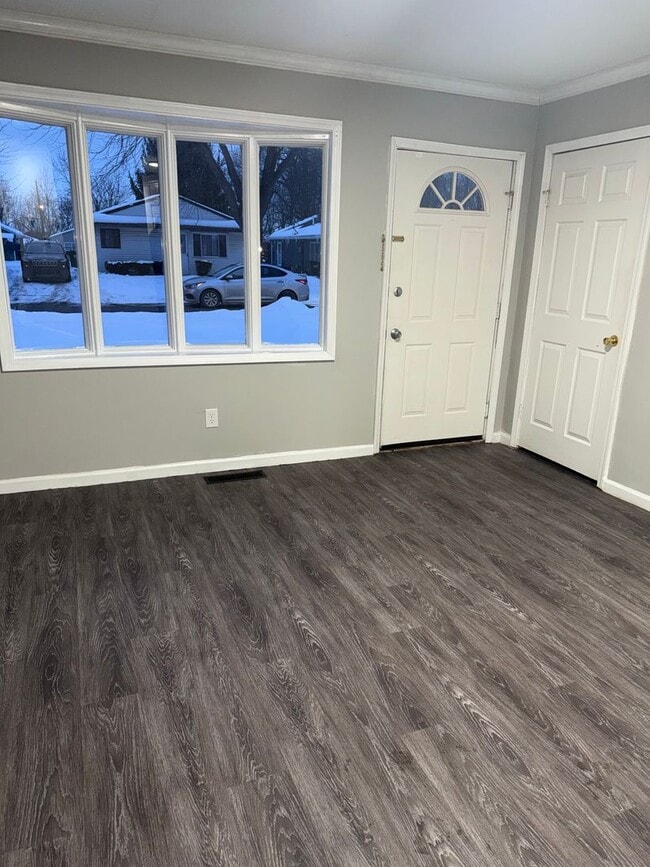 Building Photo - 3 Bedroom Plain Local Ranch