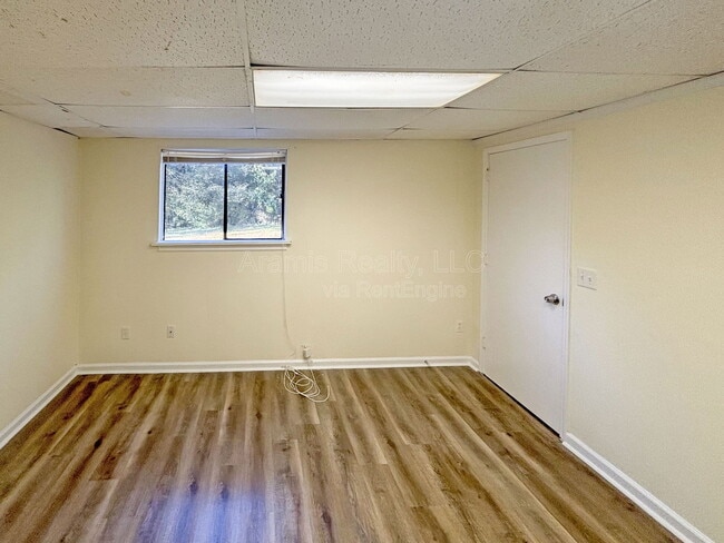 Building Photo - 3766 Saddle Ridge Dr SW