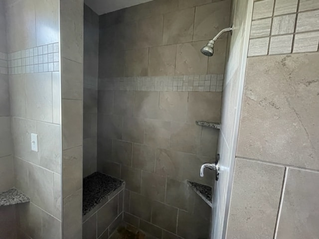 Building Photo - 1004 W 7th St