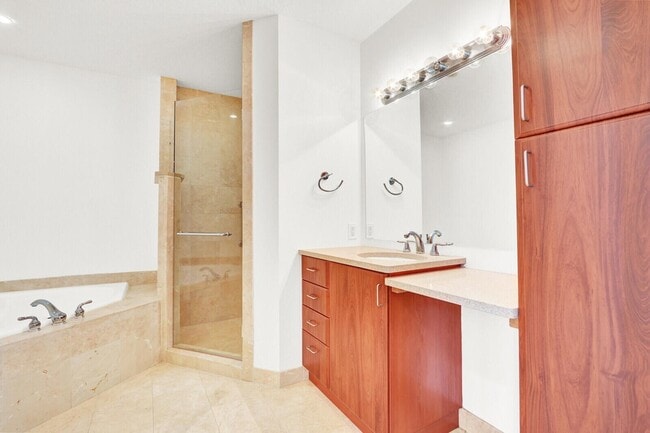 Building Photo - 1640 Presidential Way