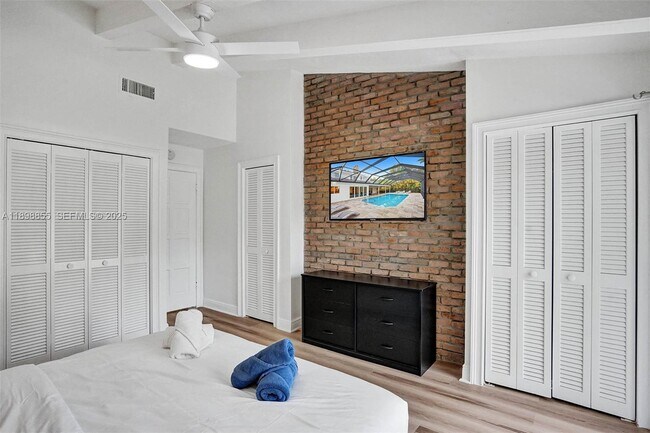 Building Photo - 2120 SW 28th Way