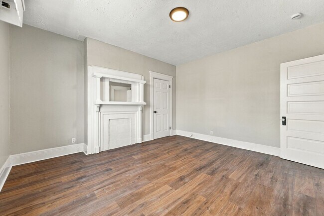 Building Photo - 120 E 20th Ave