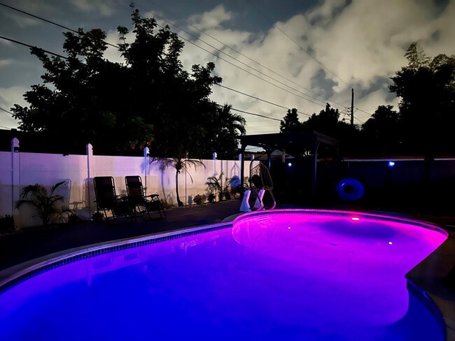 Building Photo - 6740 Custer St