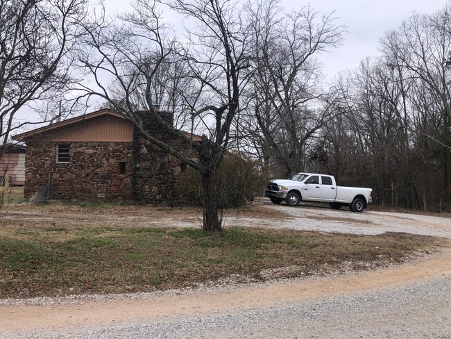 Building Photo - 407 Hell Creek Rd