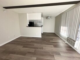 Building Photo - Saticoy Carriage House