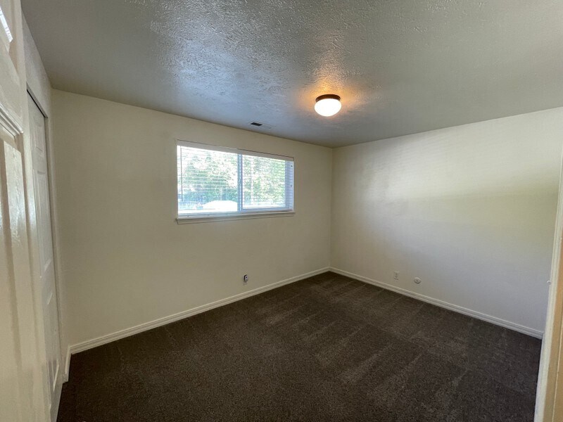 Building Photo - 99 S 600 E