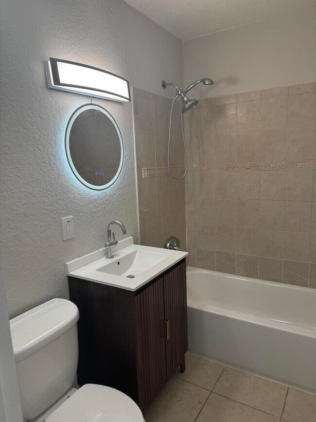 Building Photo - 1508 NW 1st Ave