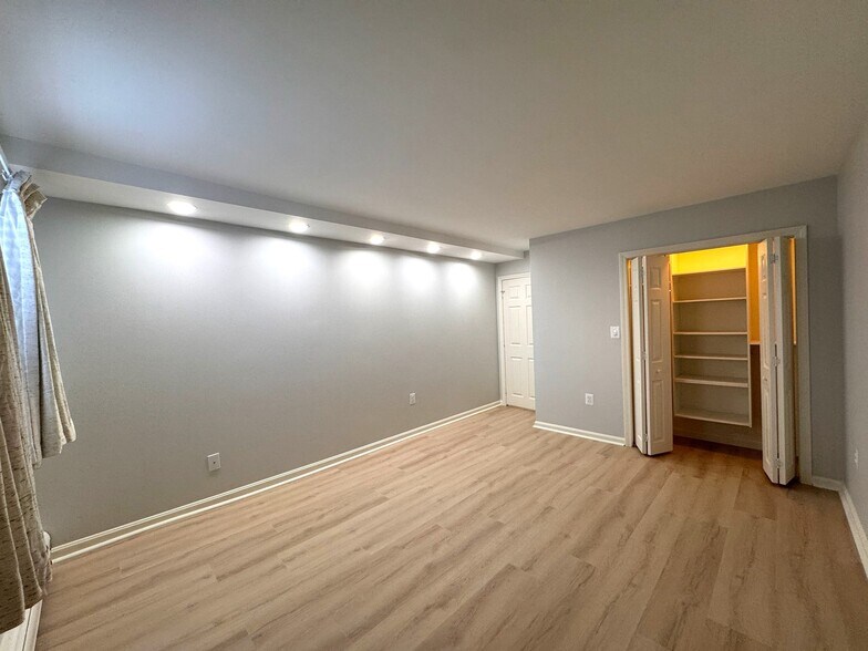 Building Photo - 131 Coolidge Ave