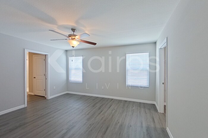 Building Photo - 8704 SW 44th Ct