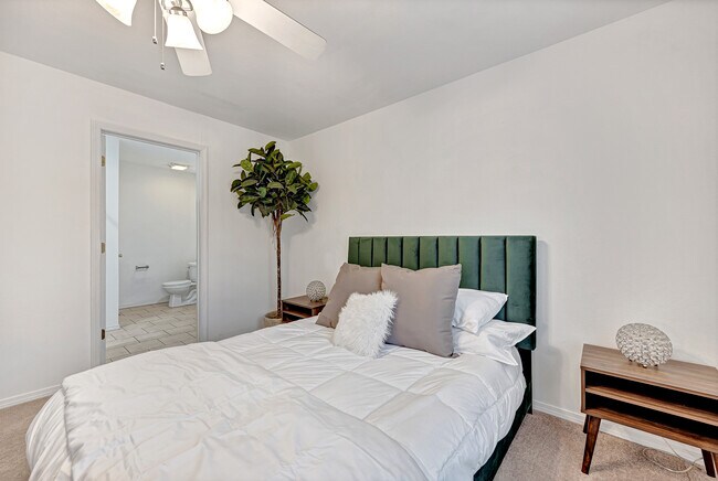 Building Photo - 864 Melmar Dr