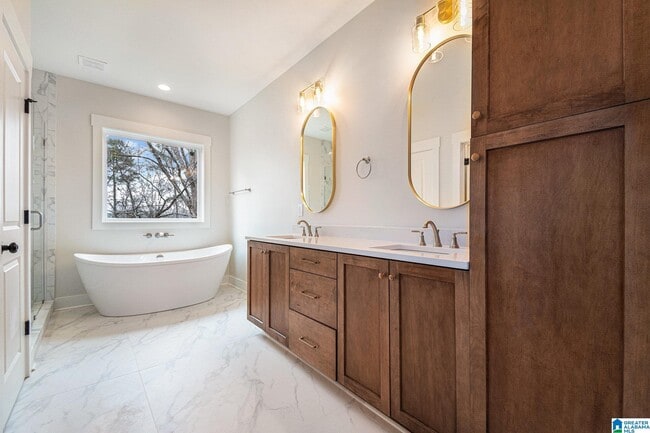 Building Photo - 1572 Forest Ridge Rd