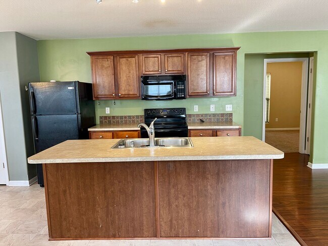 Building Photo - 2029 Drummond Dr