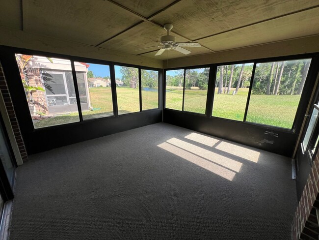 Building Photo - Beautiful 3 bed 2.5 bath townhome