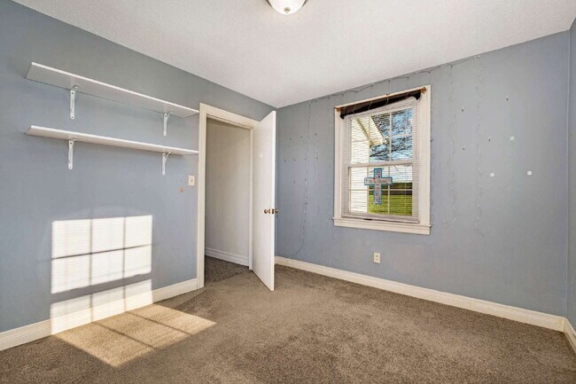 Building Photo - "Charming 3-Bedroom Haven with Spacious 2200 Sq Ft Layout in Lascassas, TN!"