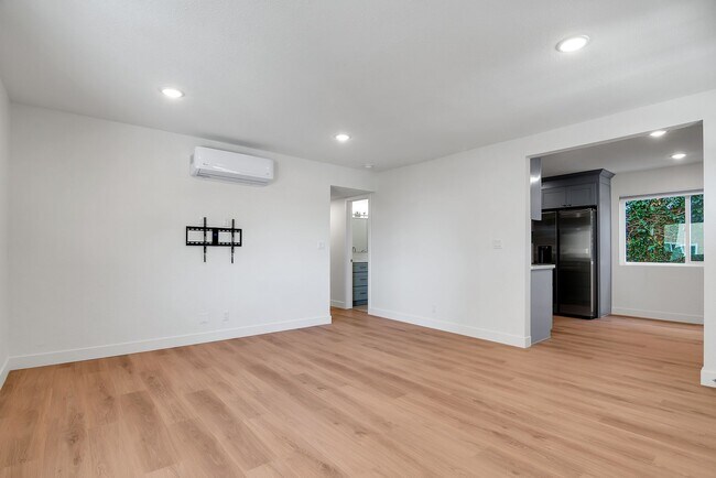 Building Photo - Malaga-GJA