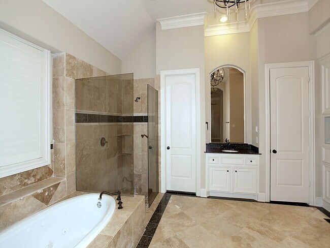 Building Photo - 15 Serenade Pines Pl