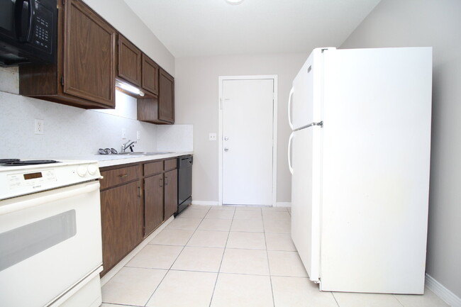 Building Photo - Affordable 2BR Duplex Near UWF — All Tile,...