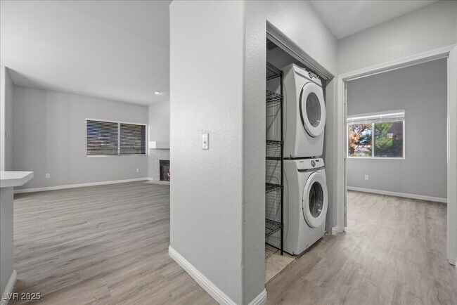 Building Photo - 900 Heavenly Hills Ct
