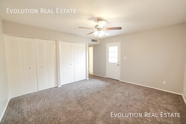 Building Photo - 2521 S Kachina Cir