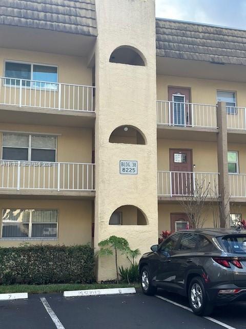 Building Photo - 8225 Sunrise Lakes Blvd