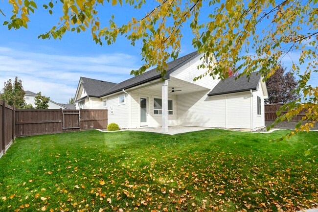 Building Photo - 23 W Arnaz St