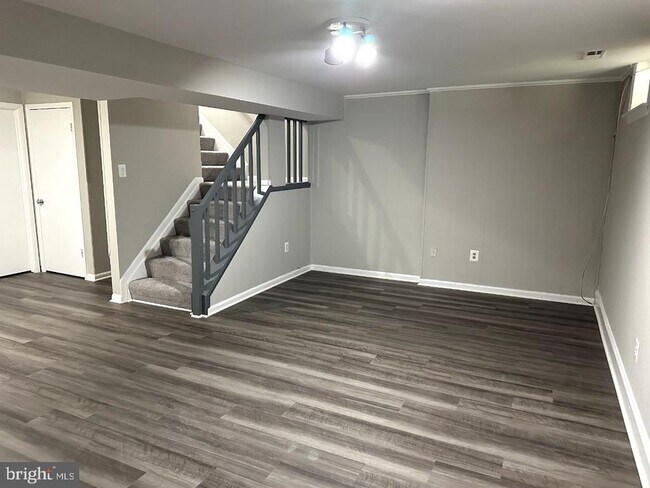 Building Photo - 8121 Fenwick Ct