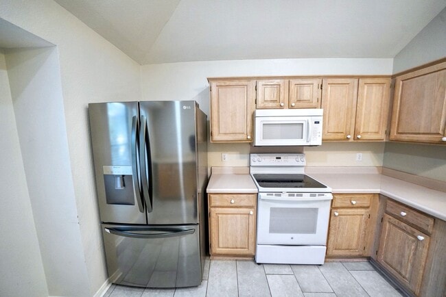 Building Photo - Beautiful Home in the desirable Shavano Ga...