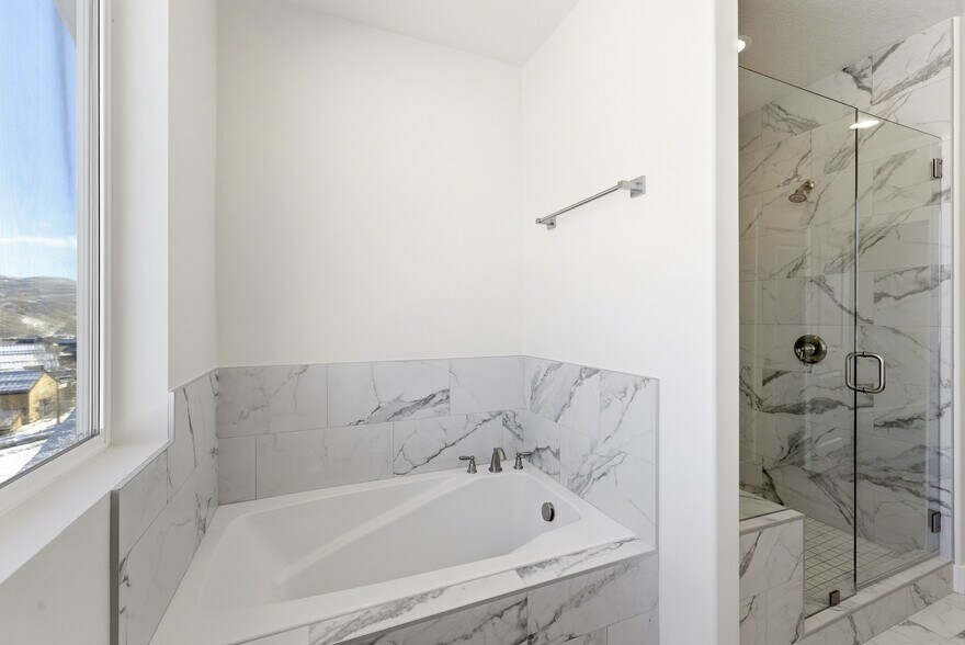 Building Photo - 3342 Santa Fe Rd