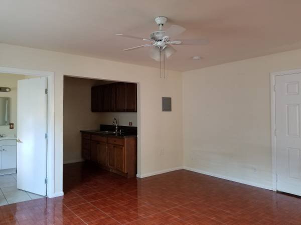 Building Photo - 206 W Cedar Ave